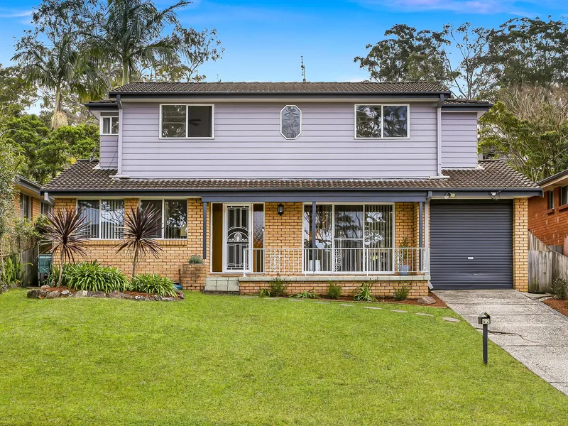 Spacious Family Home in an Elevated Position!