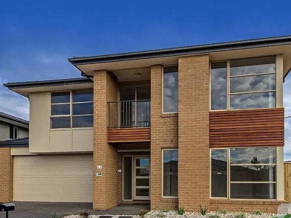 Close to Southern Cross Grammar & Water Gardens Shopping Centre 