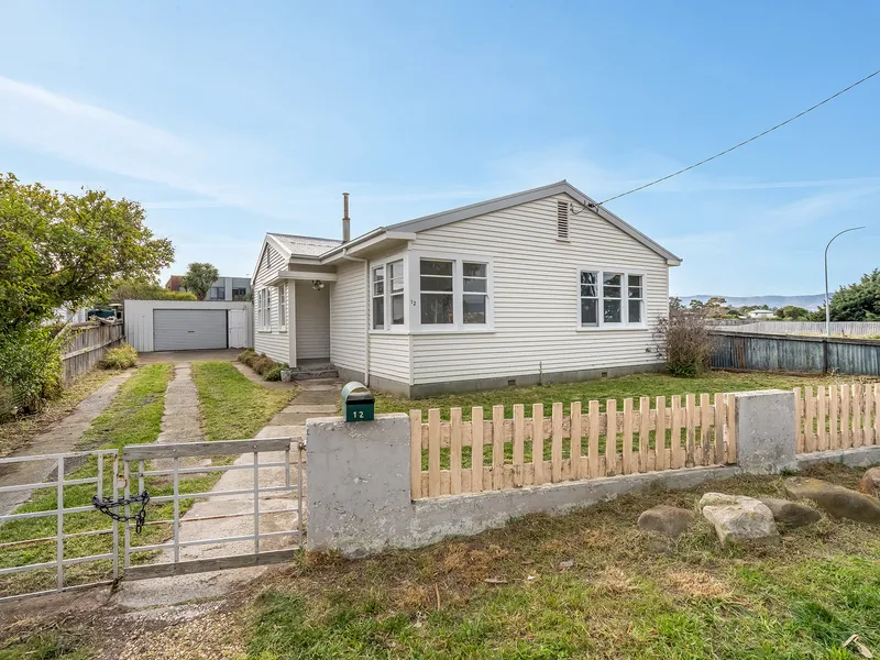 Renovated. 2 Kitchens, 2 bathrooms. Dual Income Potential!