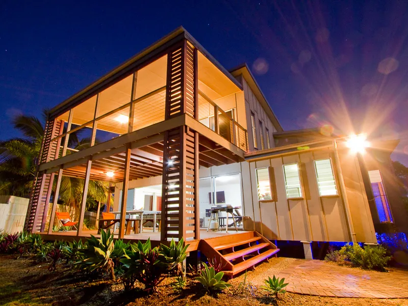 FOUR BEDROOM BEACH CHATEAU 300 MTRS FROM THE SURF