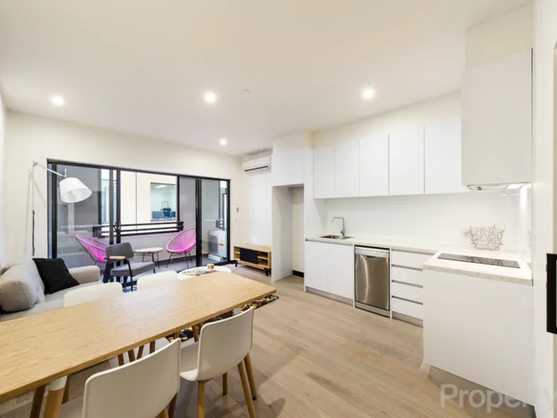 Stylishly Furnished One Bedroom Apartment on Flinders Lane!