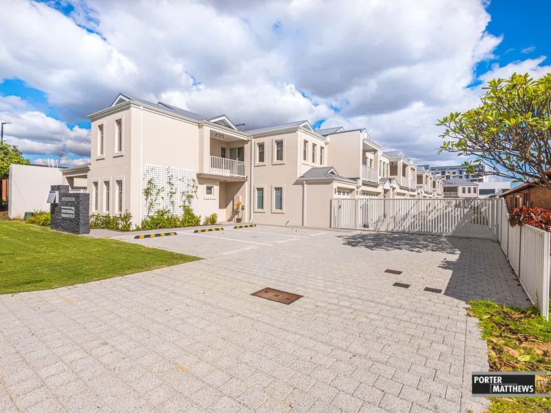 Must See Riverside Townhouse!