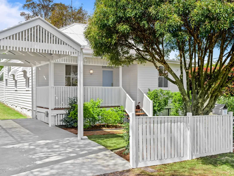 Experience Modern Comfort in a Renovated Mount Lofty Cottage