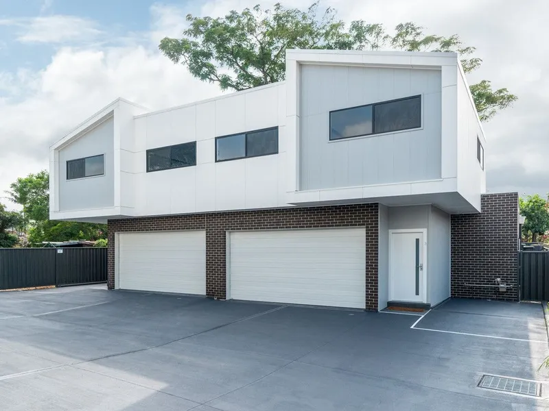 Luxury Townhouse In Beautiful Location