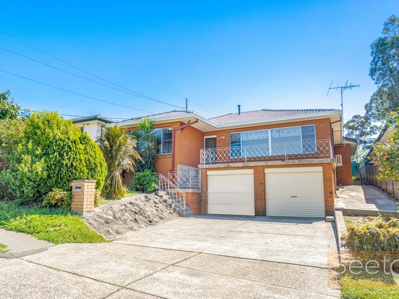 Freshly Painted Five Bedrooms House With Double Lockup Garage