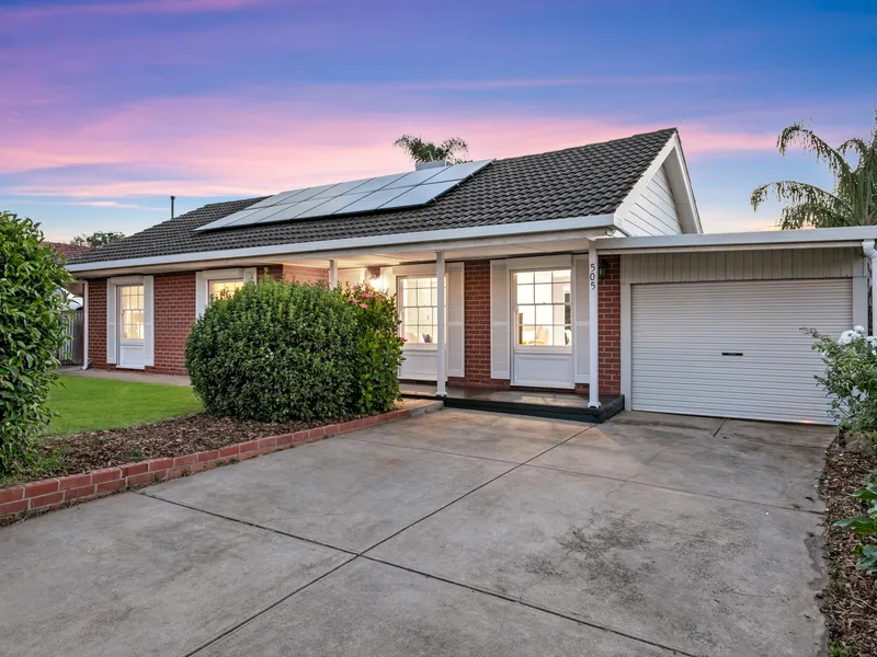 FANTASTIC ENTERTAINER WITH SWIM-SPA & SOLAR WITH BATTERY!