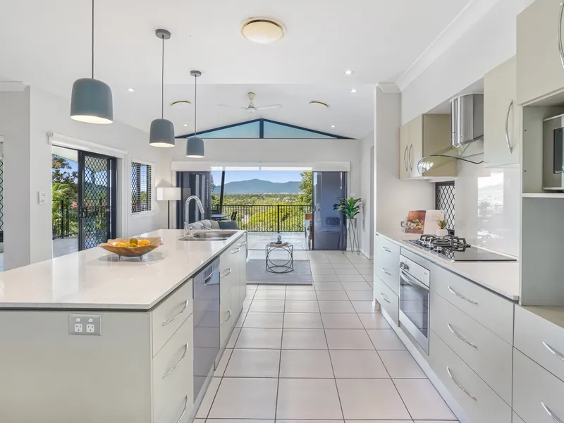 PRIVACY, STUNNING VIEWS & SOUGHT AFTER LOCATION