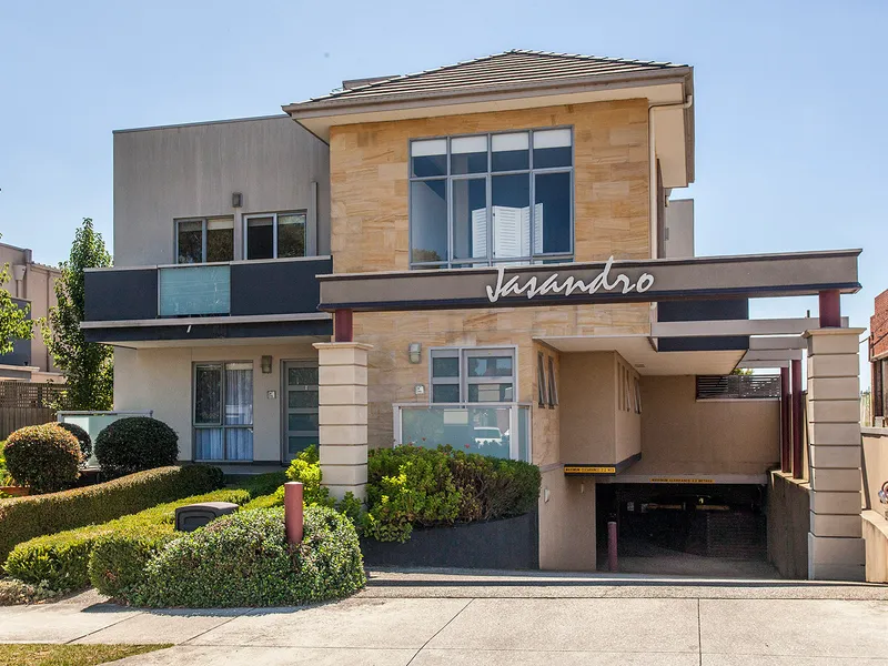 Brilliantly located at the heart of Ivanhoe Village