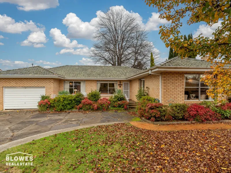 FAMILY HOME CLOSE TO TOWN AND COOK PARK