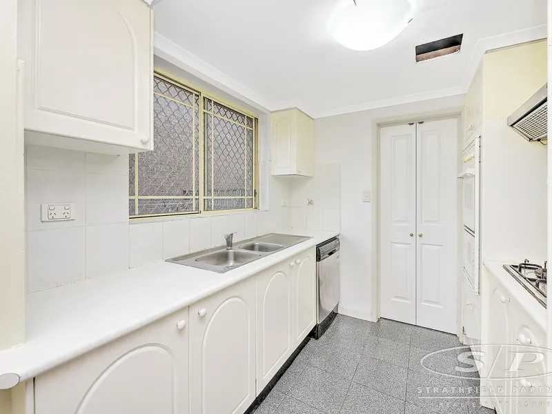 Walk to the station | Modern Townhouse