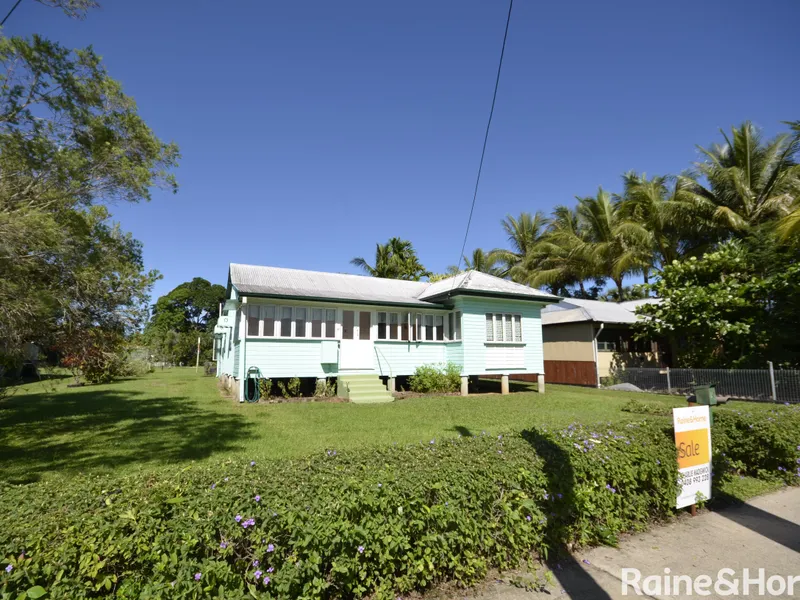 Classic Lowset Queenslander on HUGE 1,664m2 block