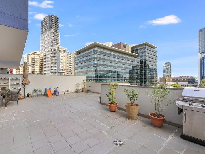 A RARE FIND SEMI PENTHOUSE, PARRAMATTA CITY STUNNING SKYLINE VIEWS