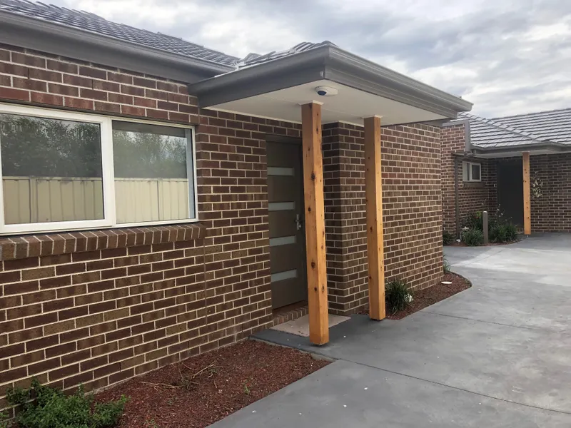 Modern unit in great location !