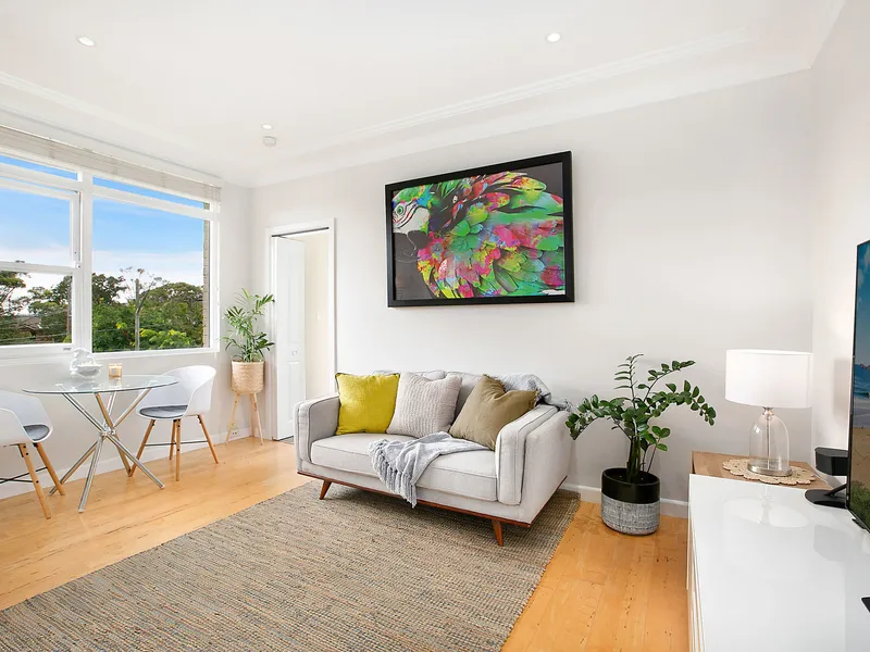 Bright modern apartment for relaxed beachside living