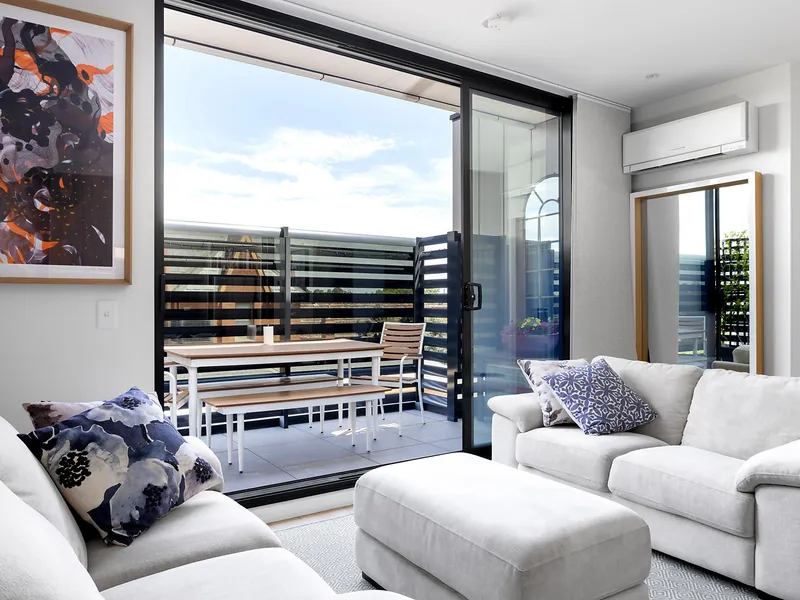 Smart contemporary style with a Yarra-precinct address