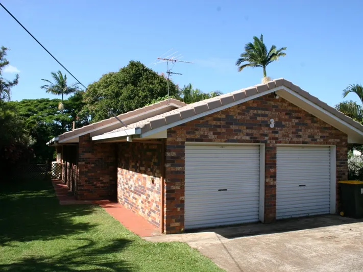 Older style quaint 3 Bedroom family home top of lovely Buderim
