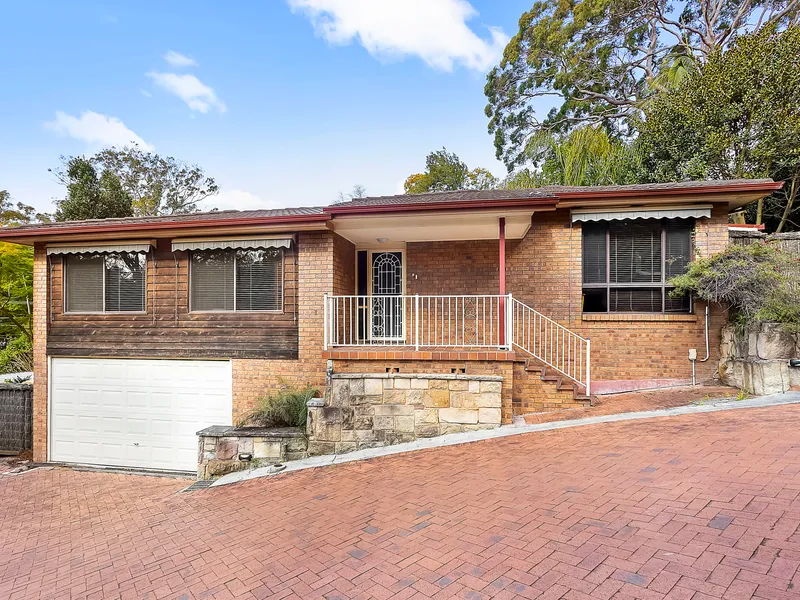 Private and sunny free-standing townhouse in a central location.