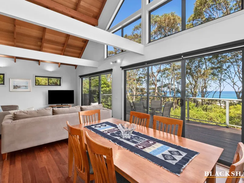 Stunning Coastal house with Ocean and Broulee Island Views