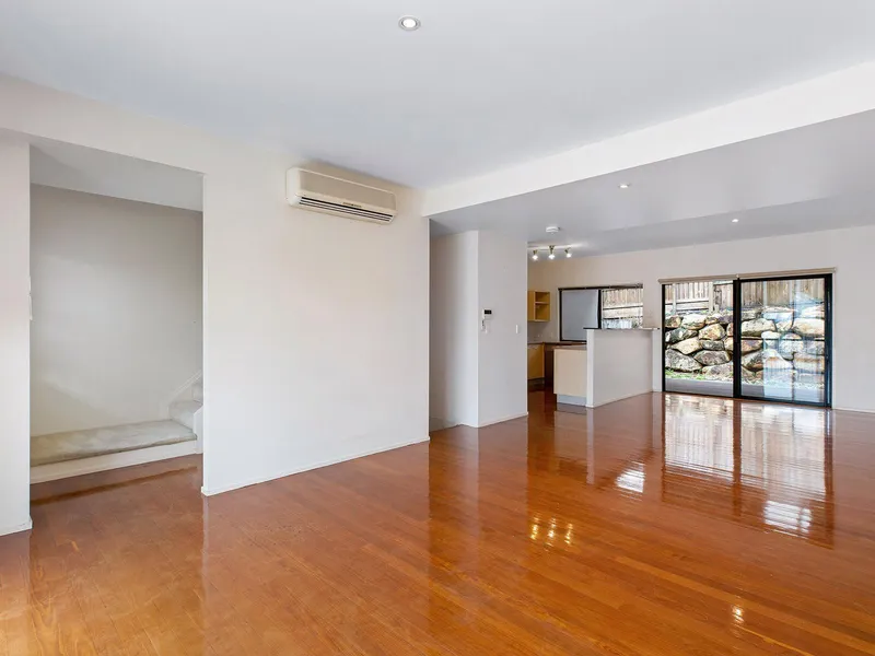 Three bedroom townhouse within Taringa