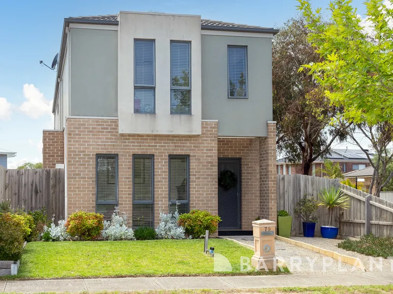 MODERN AND BEAUTIFUL FAMILY HOME LOCATED IN THE HEART OF POINT COOK!