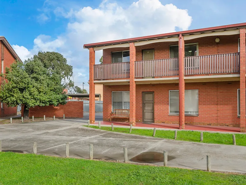 THIS UNIT EXUDES COMFORT AND MODERN CHARM