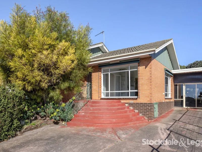 Breathtaking 3-Bedroom Home with Bay Views