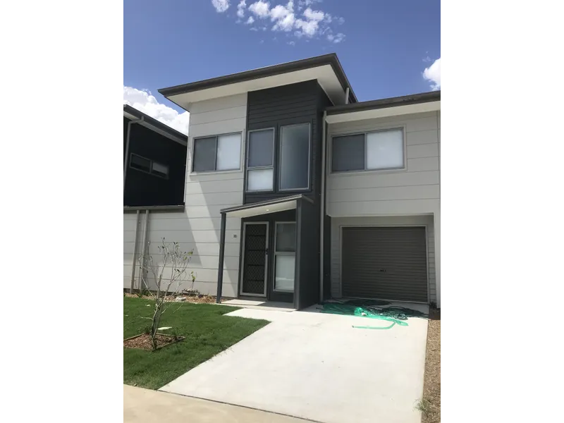 Perfectly Located Ne ar New Townhouse