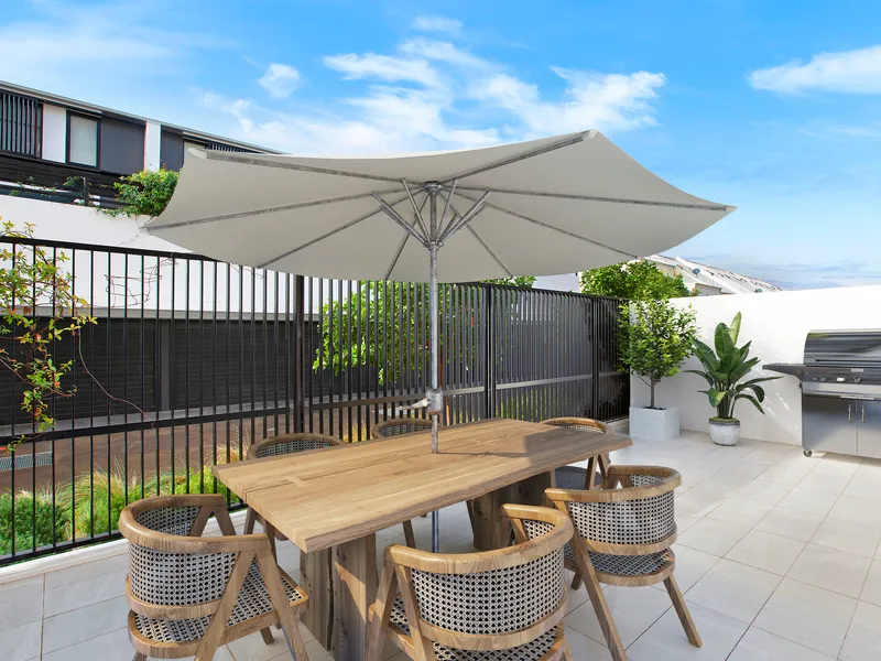 Courtyard Apartment in Perfect Location