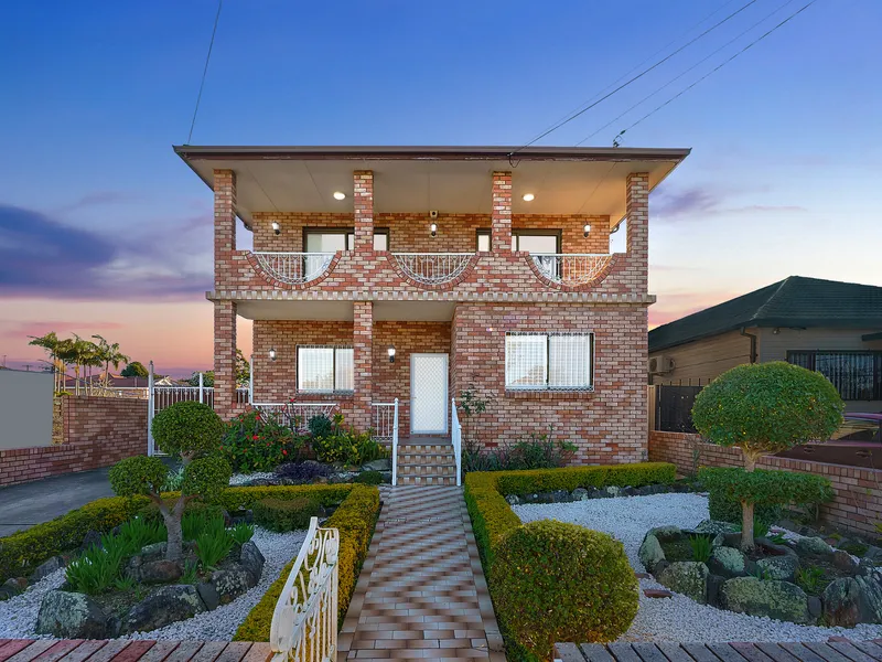 Extremely Spacious, Elegant Family Home In Fantastic Location