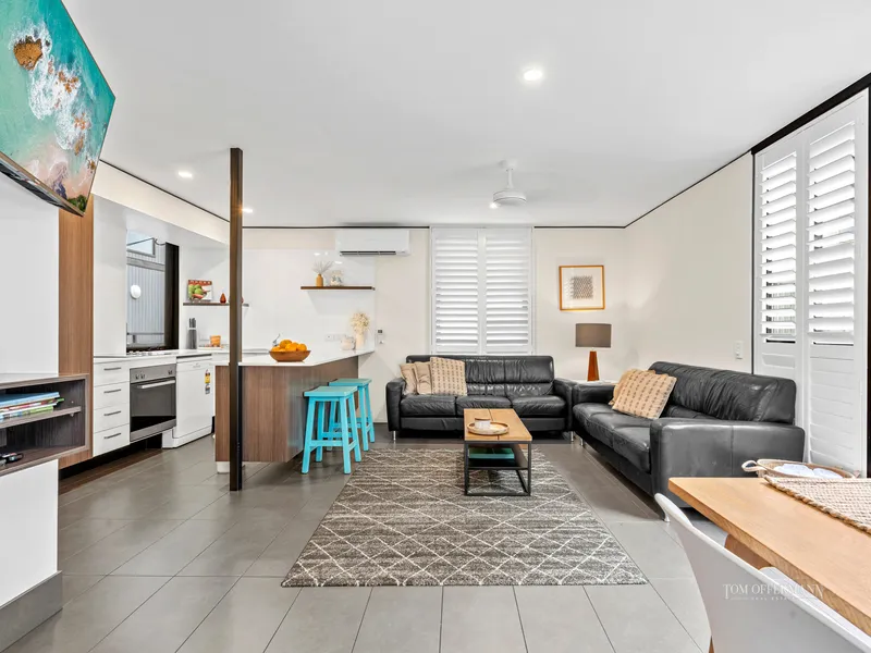 Super Cool Beach House on Hastings Street , Opposite Noosa Main Beach