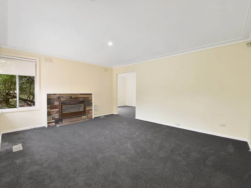 3 BEDROOM FAMILY HOME IN QUIET WESTMEADOWS!