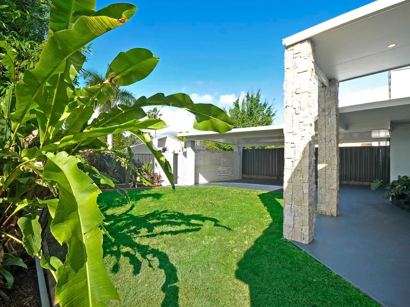 Low maintenance and Location - Minutes to everything