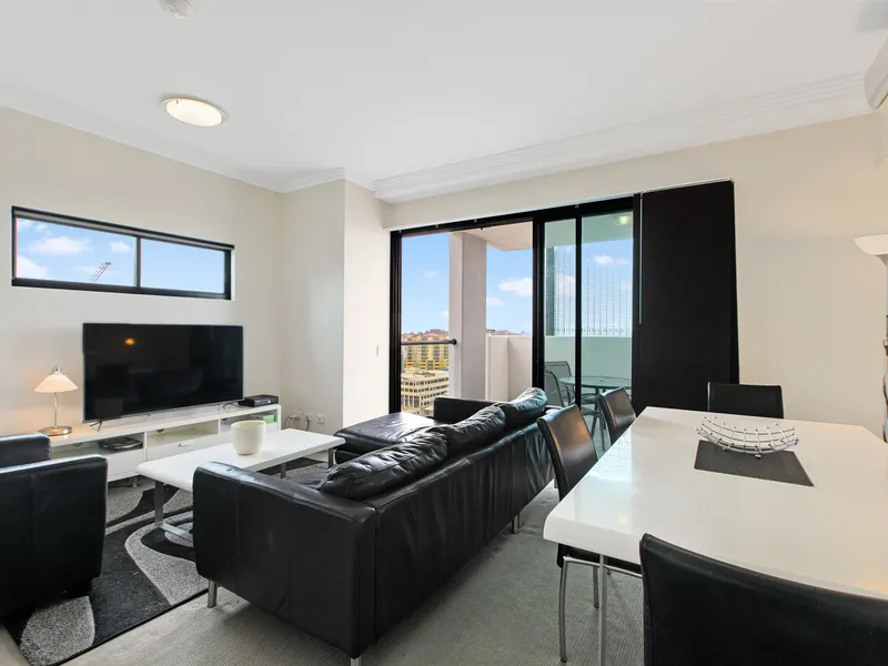 GORGEOUS APARTMENT WITH THE BEST INNER-CITY LOCATION AROUND!