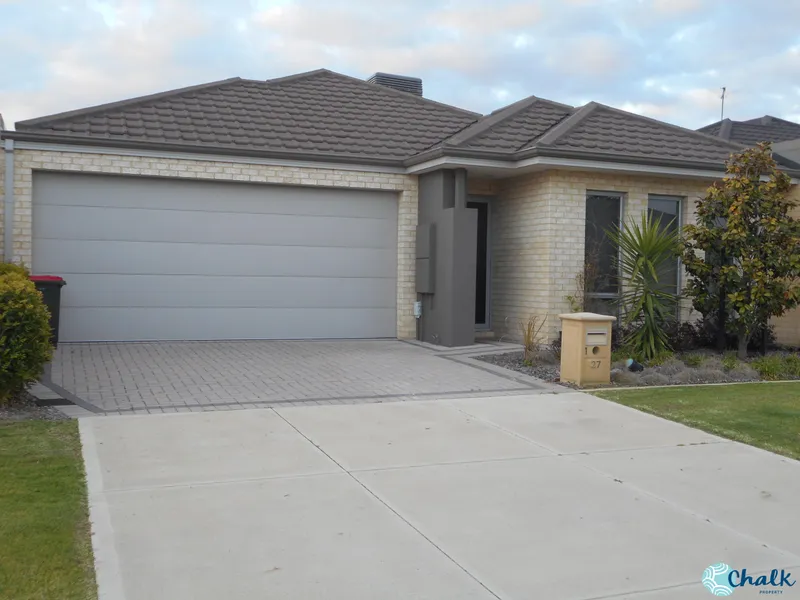 EASY CARE & STYLISH 3 BEDROOM HOME IN HARRINGTON WATERS!
