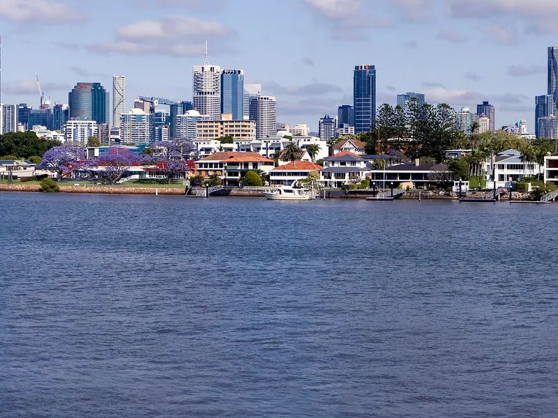 UNRIVALLED RIVERFRONT RESIDENCE WITH OUTSTANDING VIEWS TO THE CITY AND NEW FARM