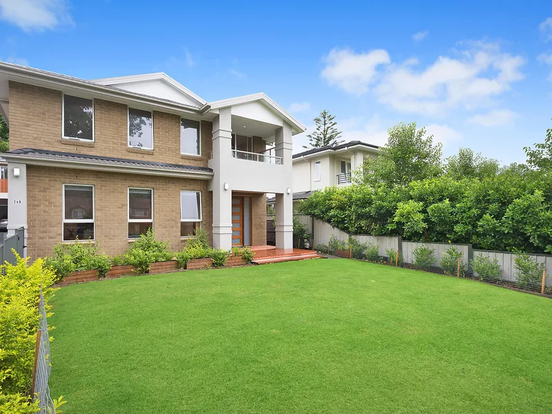 Near New Four Bedroom Townhouse In The Heart Of St Ives