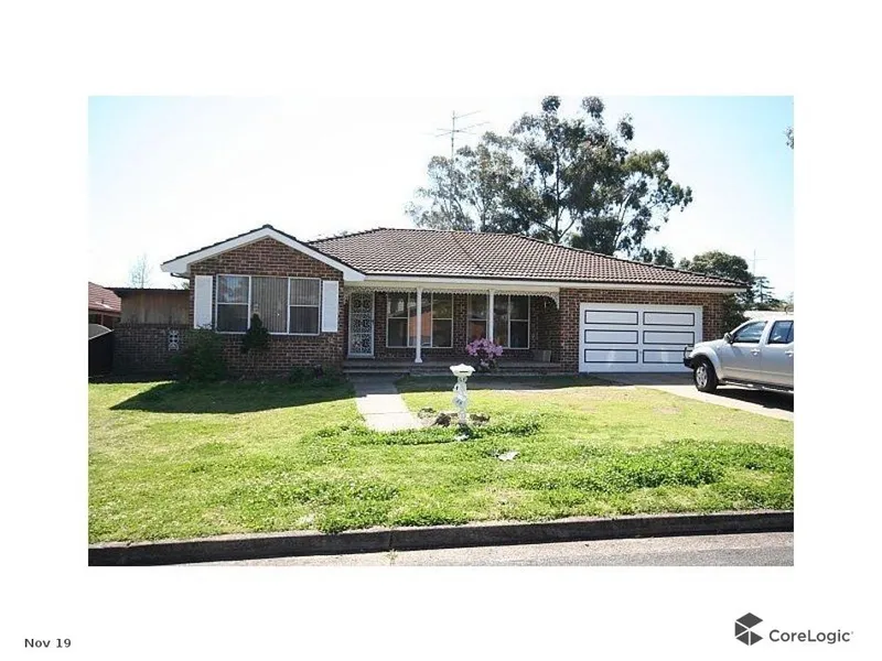 Pets Considered, In Ground Pool, Large Living areas, Fantastic Location