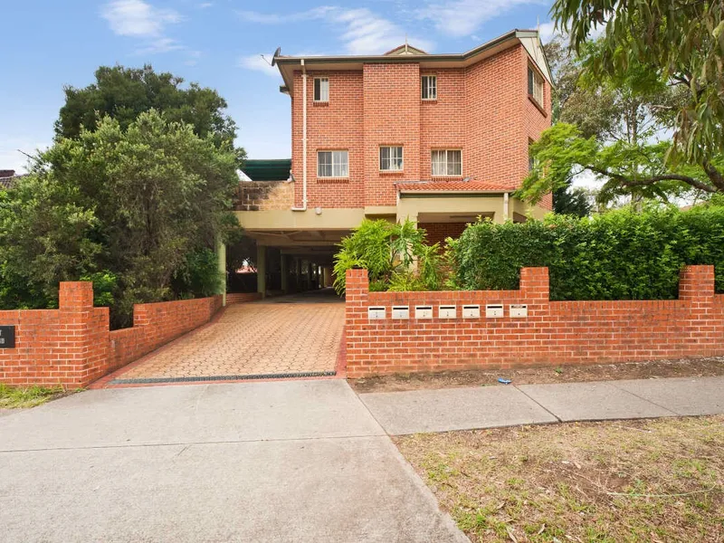 Two bedroom Town house with Air Conditioner