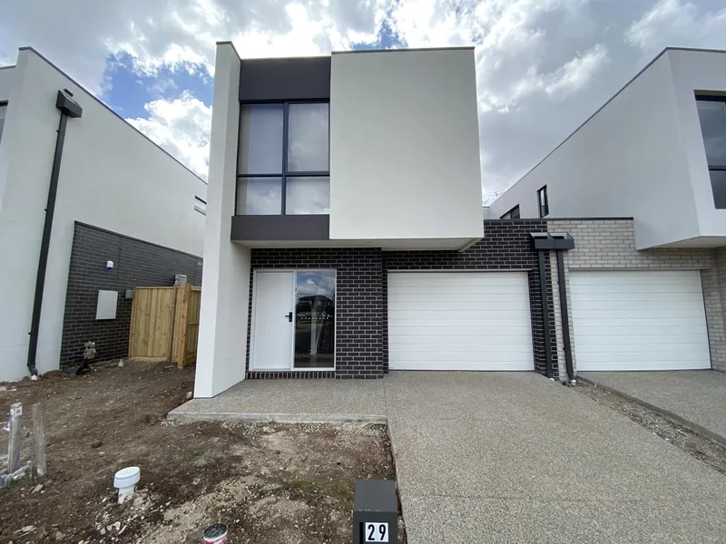 Luxurious New 3-Bedroom Residence in Thriving Wyndham Vale