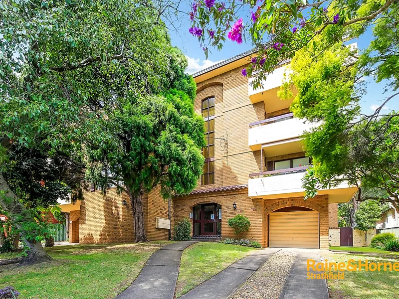 IMMACULATELY MAINTAINED 2 B/R UNIT