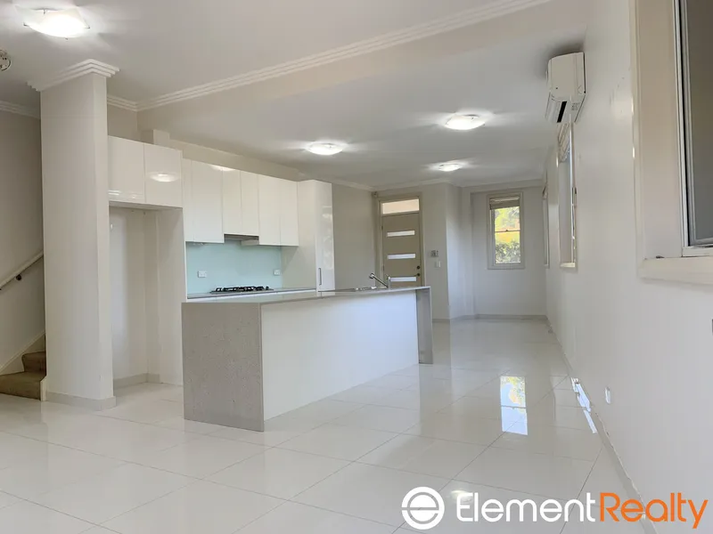 Modern 3 Bedrooms Townhouse