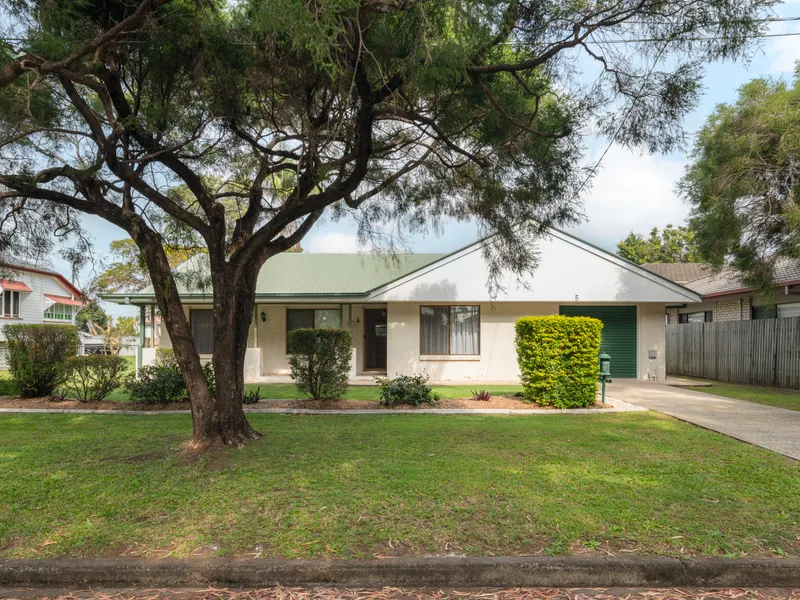 Charming Lowset Home with Immaculate Presentation