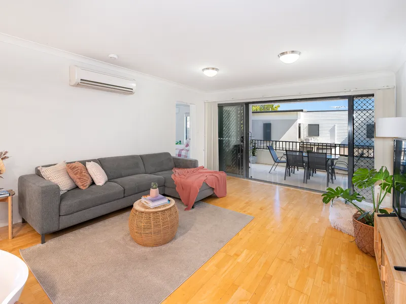 Spacious Apartment Close to Everything