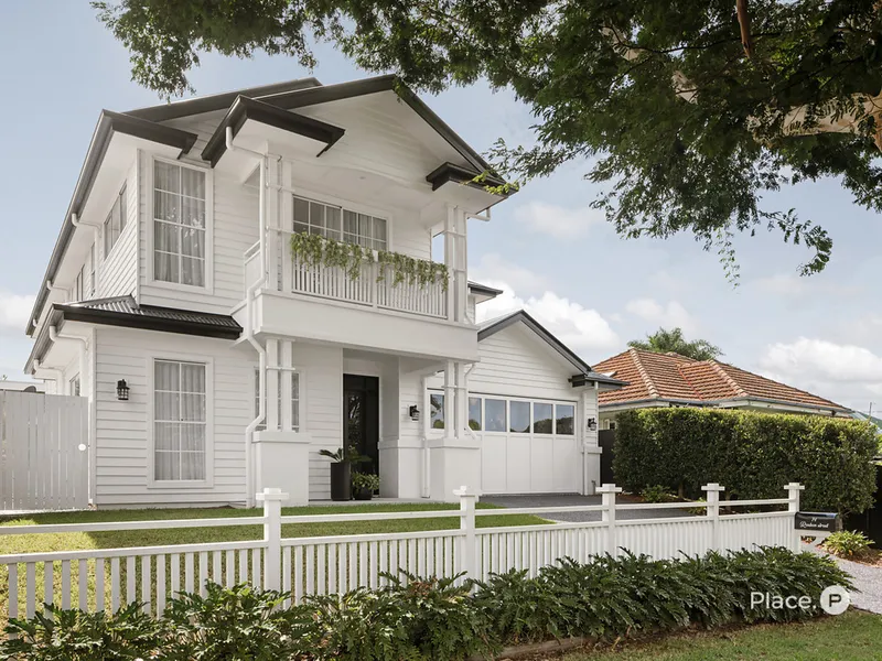 Exquisite Hamptons-Inspired Abode