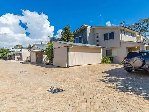 MODERN TOWNHOUSE - WALK TO WATERFRONT