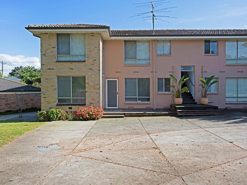 UPDATED UNIT IN THE FRANKSTON HIGH SCHOOL ZONE
