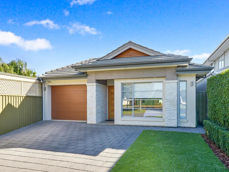 Ground Level & Entertaining Lifestyle!