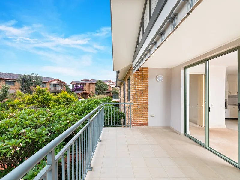 Access to Featherwood's beautiful open internal communal garden area