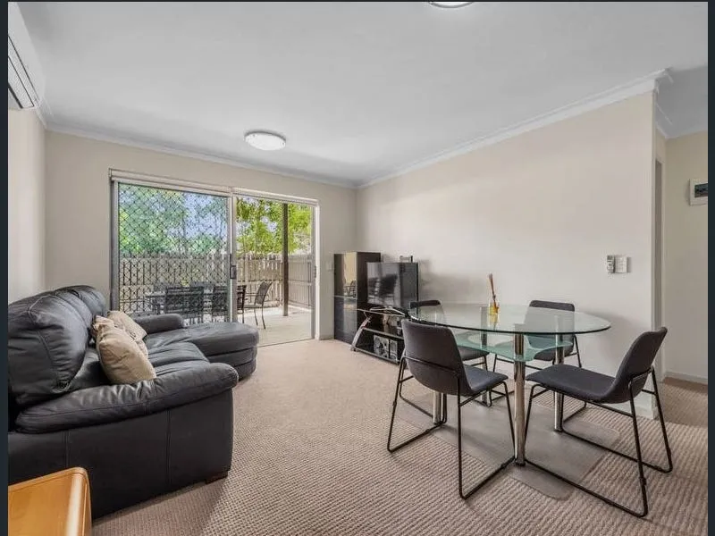 Stylish and Modern Living on City Fringe