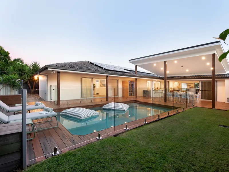 North facing entertainer situated on a quiet cul-de-sac